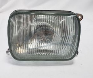 Farol Dianteiro Com Lâmpada - Trator Valmet 68 / 78 / 88 / 118 / 128 / 138 / 148